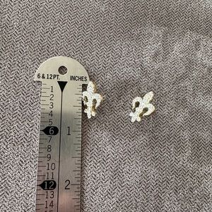 Fleur de lis rhinestone pierced earrings(Avail only via Not-so-Mystery box)